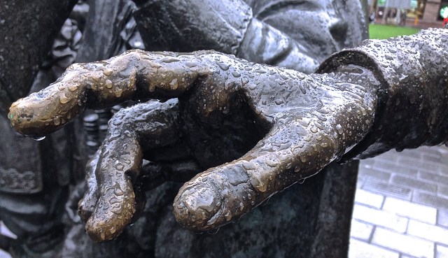 DUTCHFINGER - A very close look at a hand on one of the statues that depict in three dimensions Rembrandt's "The Night Watch" - Rembrandt Square, Amsterdam (PHOTO: PaC)